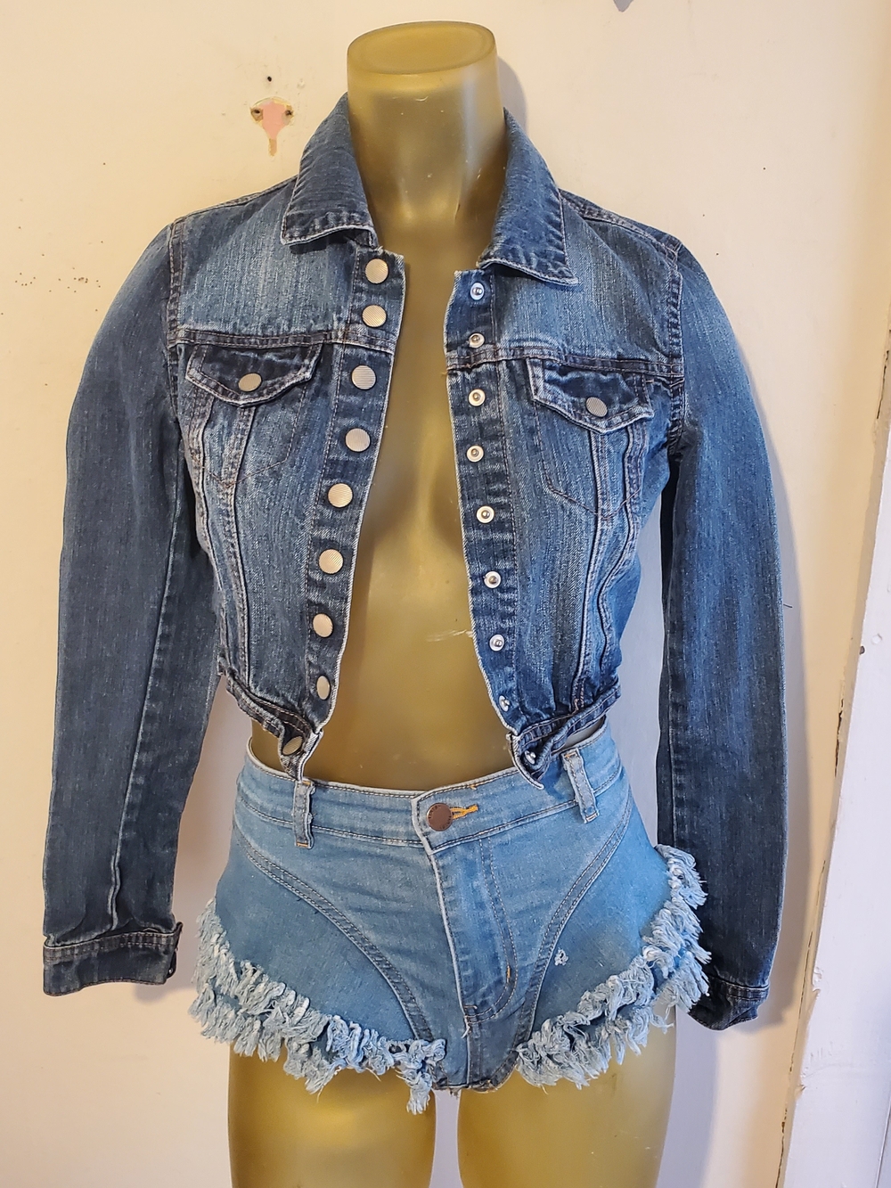 Denim Cropped Jacket and Frayed Denim Shorts Set - Blue